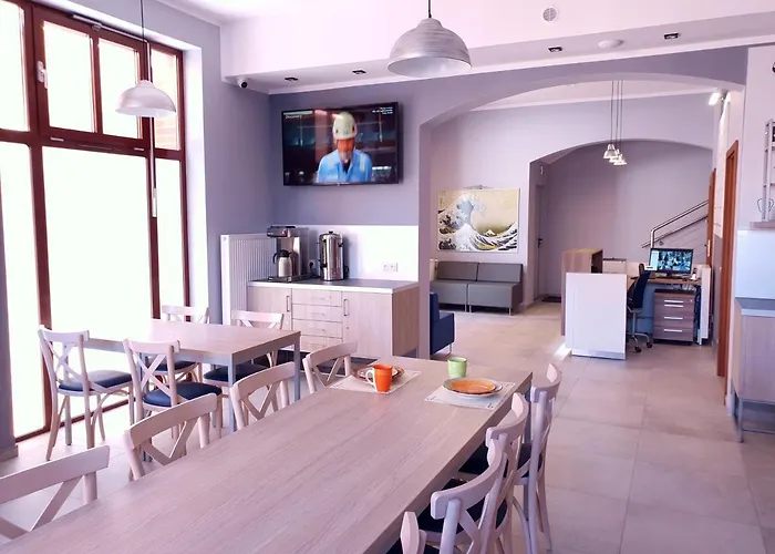 Annamarie بيت شباب