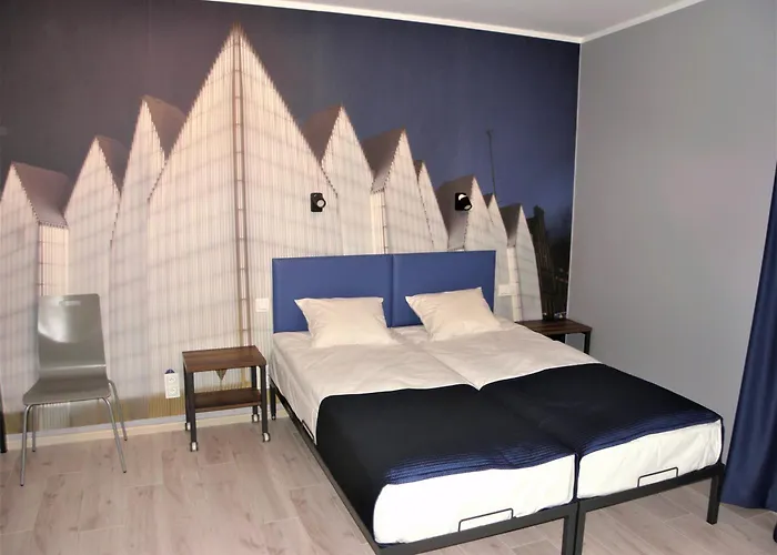 Annamarie بيت شباب